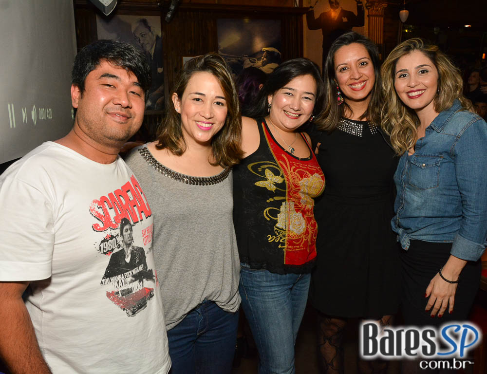 Bandas Rock 5 e Troya comandaram a noite com pop rock no Ton Ton Jazz Bandas Rock 5 e Troya comandaram a noite com pop rock no Ton Ton Jazz