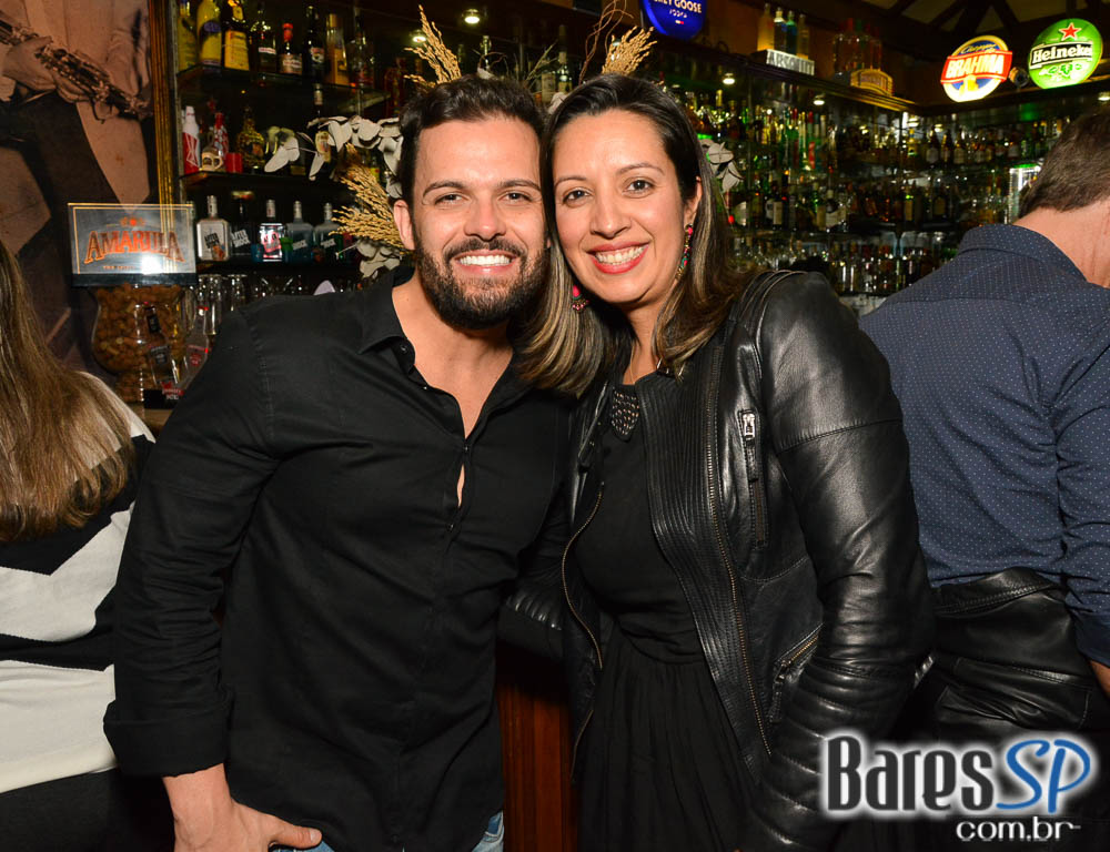 Bandas Rock 5 e Troya comandaram a noite com pop rock no Ton Ton Jazz Bandas Rock 5 e Troya comandaram a noite com pop rock no Ton Ton Jazz