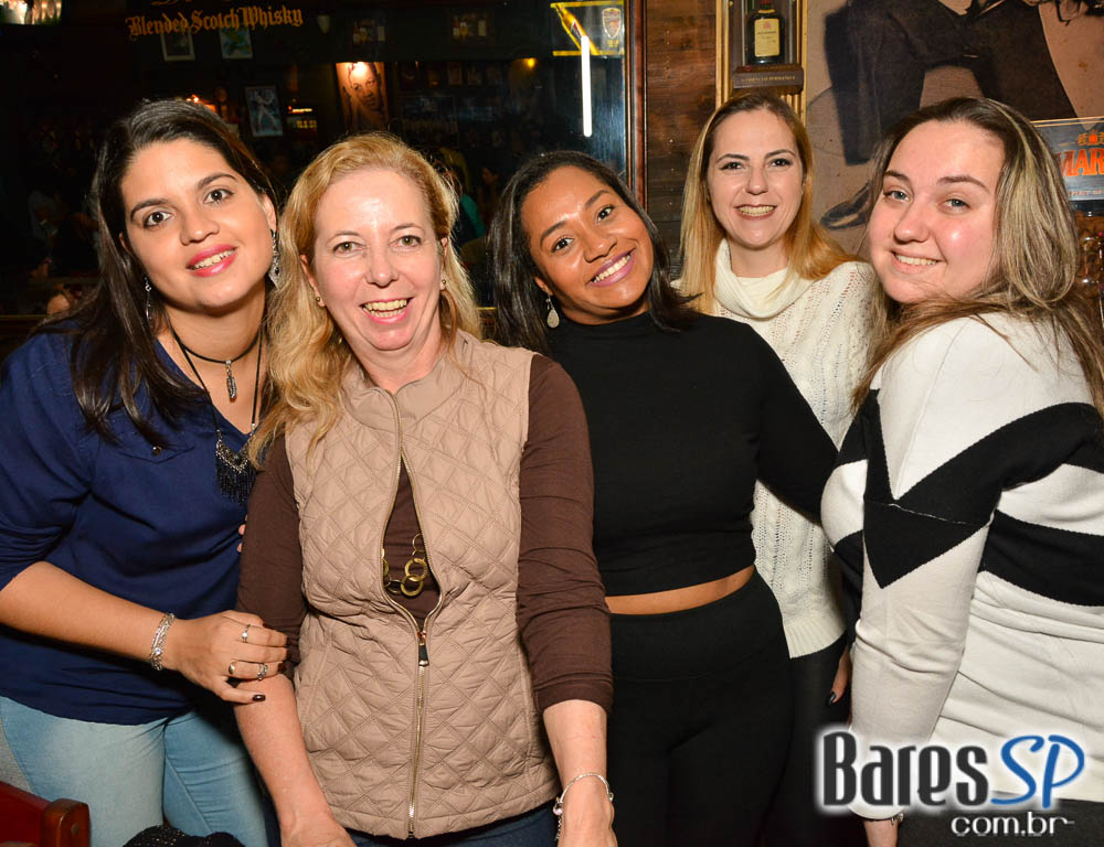 Bandas Rock 5 e Troya comandaram a noite com pop rock no Ton Ton Jazz Bandas Rock 5 e Troya comandaram a noite com pop rock no Ton Ton Jazz