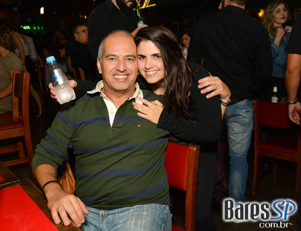 Bandas Rock 5 e Troya comandaram a noite com pop rock no Ton Ton Jazz Bandas Rock 5 e Troya comandaram a noite com pop rock no Ton Ton Jazz