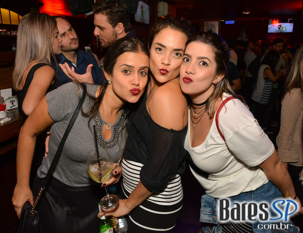 Banda Vih comandou a noite com muito rock no Republic Pub Banda Vih comandou a noite com muito rock no Republic Pub