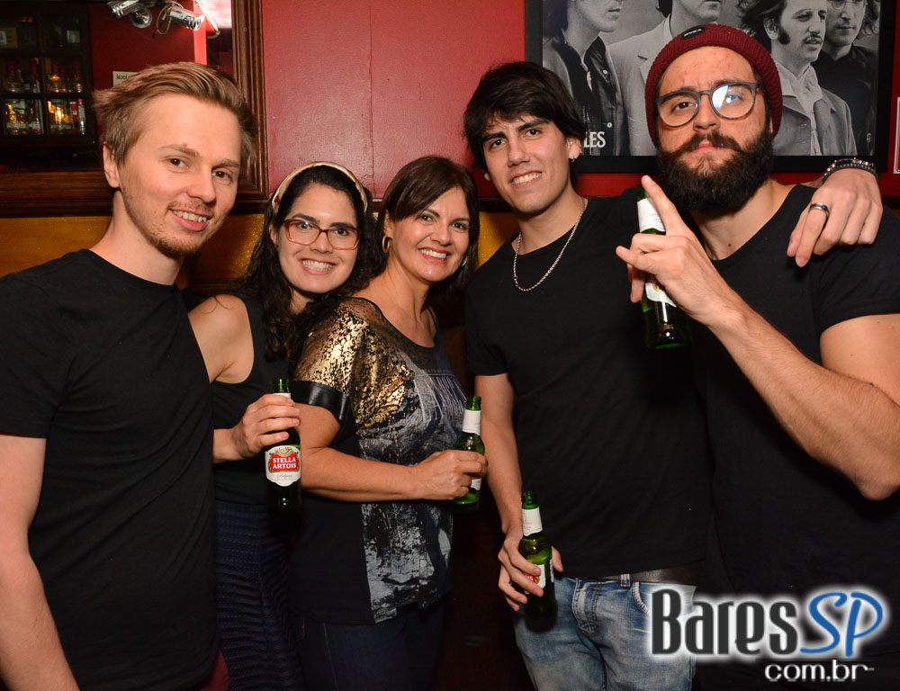 Banda Vih comandou a noite com muito rock no Republic Pub Banda Vih comandou a noite com muito rock no Republic Pub