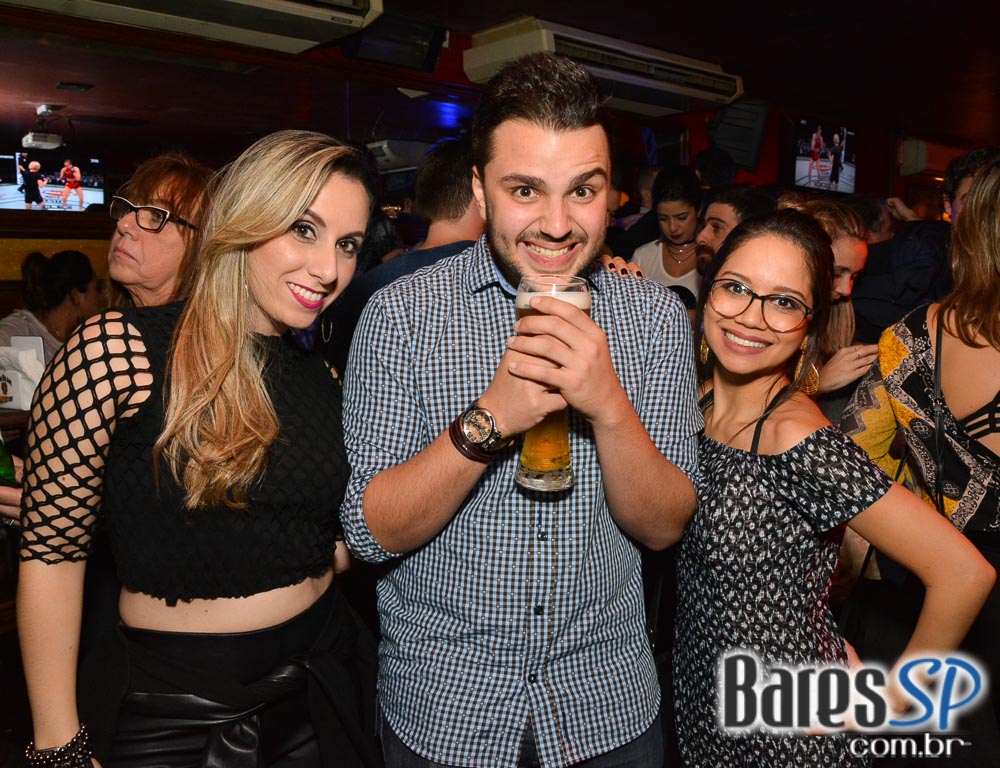 Banda Vih comandou a noite com muito rock no Republic Pub Banda Vih comandou a noite com muito rock no Republic Pub