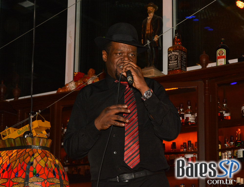 Bar Charles Edward realizou Festa do Cupido com Dom Paulinho Lima na sexta-feira, 09 de junho Bar Charles Edward realizou Festa do Cupido com Dom Paulinho Lima na sexta-feira, 09 de junho