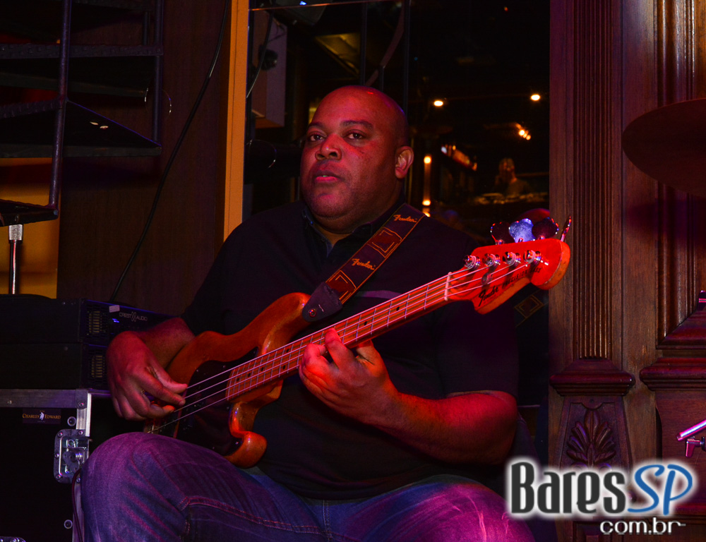 Bar Charles Edward realizou Festa do Cupido com Dom Paulinho Lima na sexta-feira, 09 de junho Bar Charles Edward realizou Festa do Cupido com Dom Paulinho Lima na sexta-feira, 09 de junho