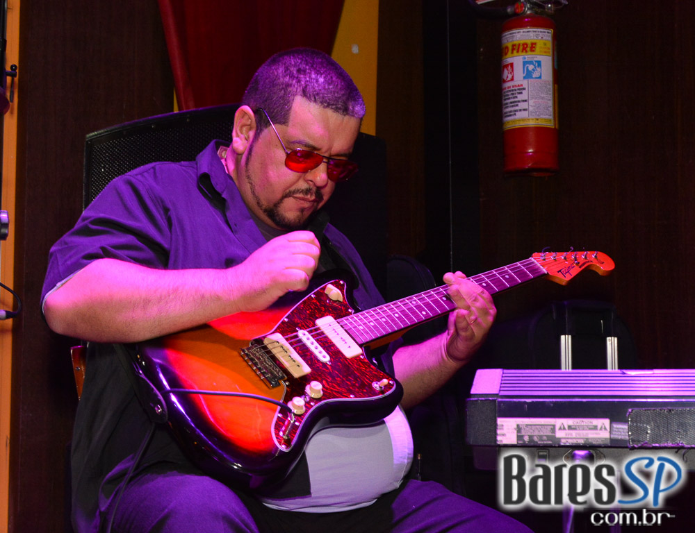 Bar Charles Edward realizou Festa do Cupido com Dom Paulinho Lima na sexta-feira, 09 de junho Bar Charles Edward realizou Festa do Cupido com Dom Paulinho Lima na sexta-feira, 09 de junho