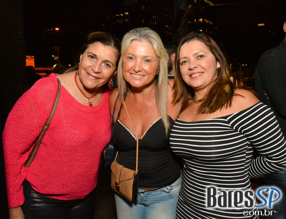 Bar Charles Edward realizou Festa do Cupido com Dom Paulinho Lima na sexta-feira, 09 de junho Bar Charles Edward realizou Festa do Cupido com Dom Paulinho Lima na sexta-feira, 09 de junho