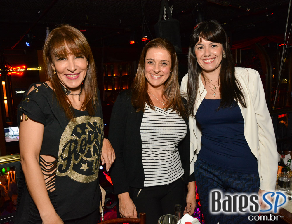 Bar Charles Edward realizou Festa do Cupido com Dom Paulinho Lima na sexta-feira, 09 de junho Bar Charles Edward realizou Festa do Cupido com Dom Paulinho Lima na sexta-feira, 09 de junho