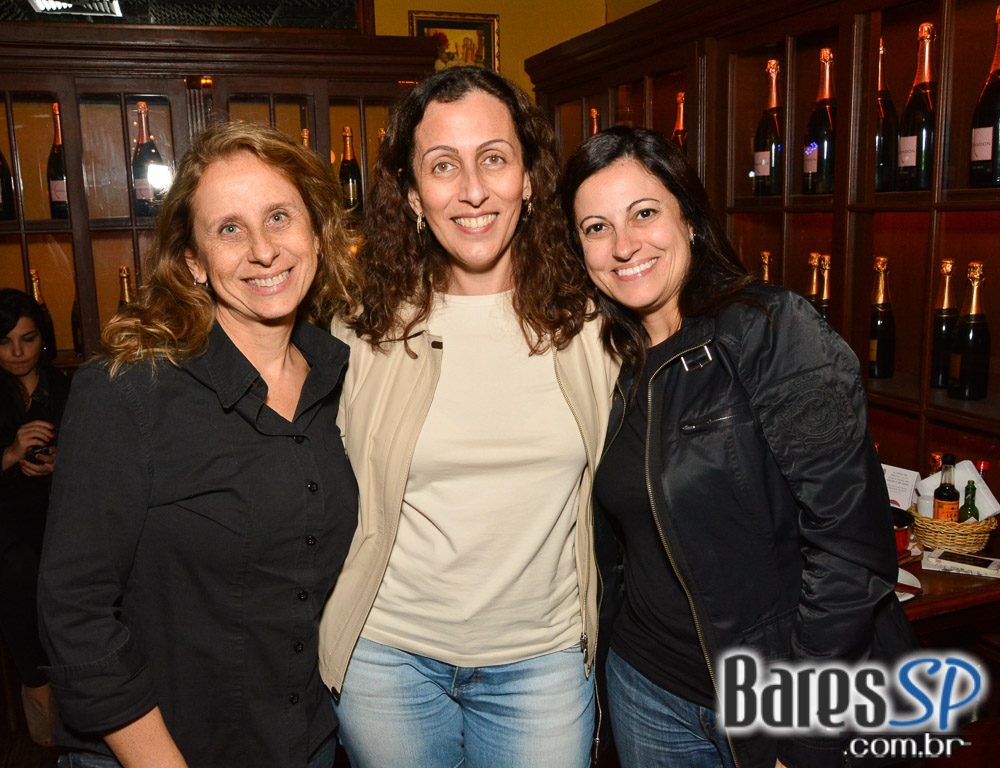 Bar Charles Edward realizou Festa do Cupido com Dom Paulinho Lima na sexta-feira, 09 de junho Bar Charles Edward realizou Festa do Cupido com Dom Paulinho Lima na sexta-feira, 09 de junho