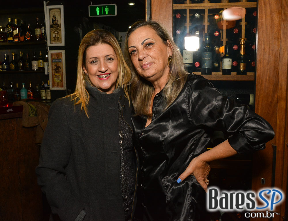 Noite das Divas embalou o sábado com muito Flash Back no Akbar Lounge e Disco Noite das Divas embalou o sábado com muito Flash Back no Akbar Lounge e Disco