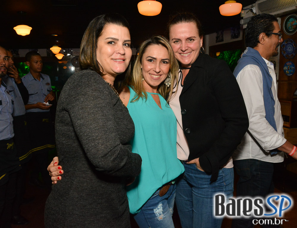 Noite das Divas embalou o sábado com muito Flash Back no Akbar Lounge e Disco Noite das Divas embalou o sábado com muito Flash Back no Akbar Lounge e Disco