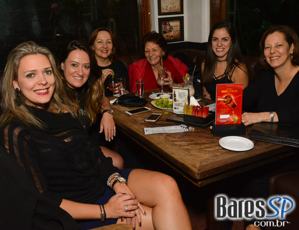 Noite das Divas embalou o sábado com muito Flash Back no Akbar Lounge e Disco Noite das Divas embalou o sábado com muito Flash Back no Akbar Lounge e Disco