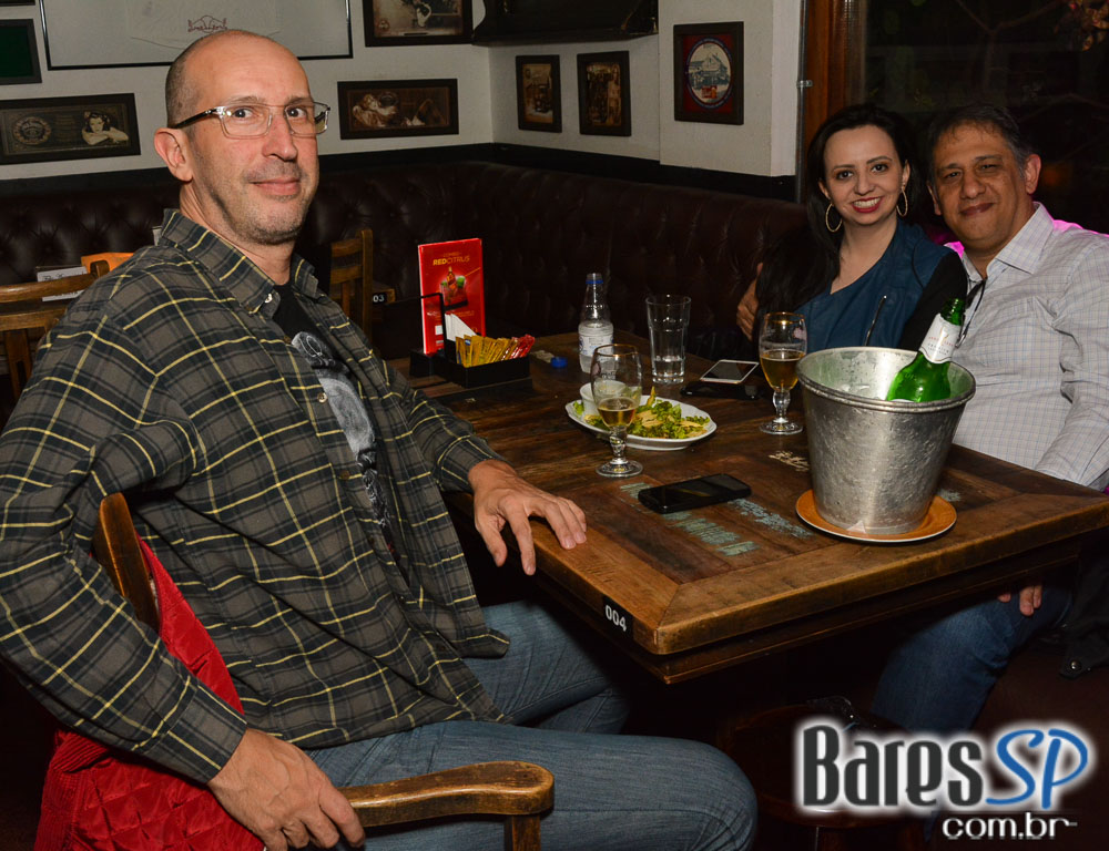 Noite das Divas embalou o sábado com muito Flash Back no Akbar Lounge e Disco Noite das Divas embalou o sábado com muito Flash Back no Akbar Lounge e Disco