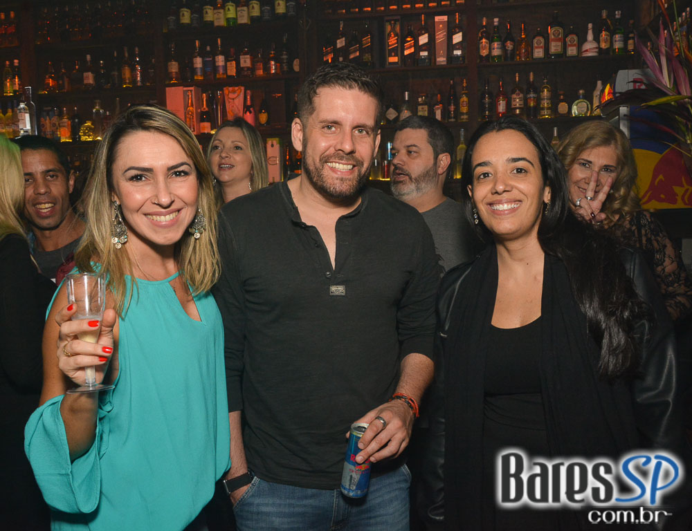 Noite das Divas embalou o sábado com muito Flash Back no Akbar Lounge e Disco Noite das Divas embalou o sábado com muito Flash Back no Akbar Lounge e Disco