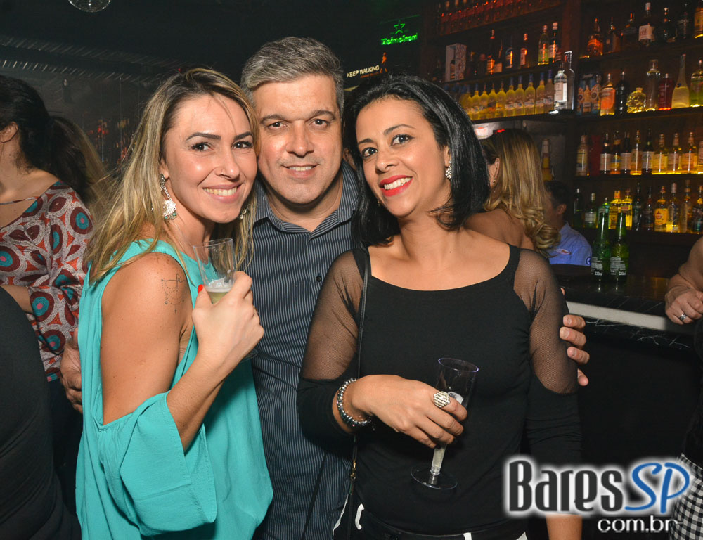 Noite das Divas embalou o sábado com muito Flash Back no Akbar Lounge e Disco Noite das Divas embalou o sábado com muito Flash Back no Akbar Lounge e Disco