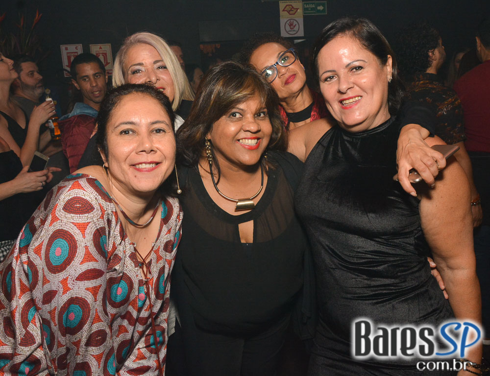 Noite das Divas embalou o sábado com muito Flash Back no Akbar Lounge e Disco Noite das Divas embalou o sábado com muito Flash Back no Akbar Lounge e Disco