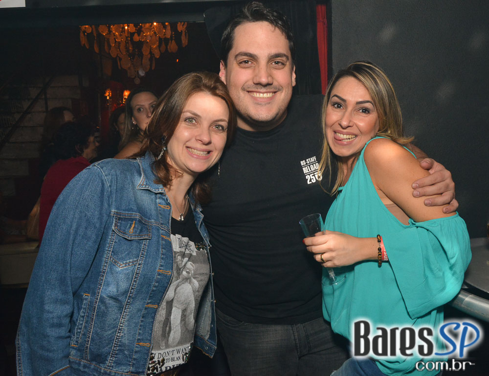 Noite das Divas embalou o sábado com muito Flash Back no Akbar Lounge e Disco Noite das Divas embalou o sábado com muito Flash Back no Akbar Lounge e Disco