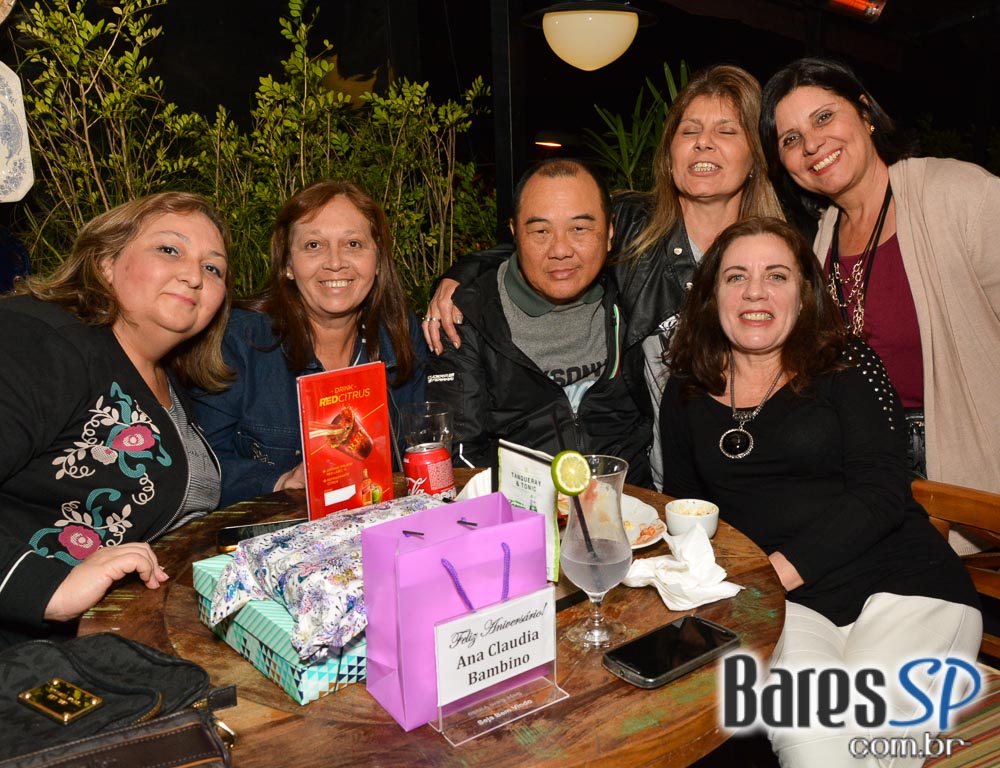 DJs Sandrinho, Zhenna e VJ Daniel Tutunic comandaram a Noite do Pirulito no Akbar Lounge e Disco DJs Sandrinho, Zhenna e VJ Daniel Tutunic comandaram a Noite do Pirulito no Akbar Lounge e Disco