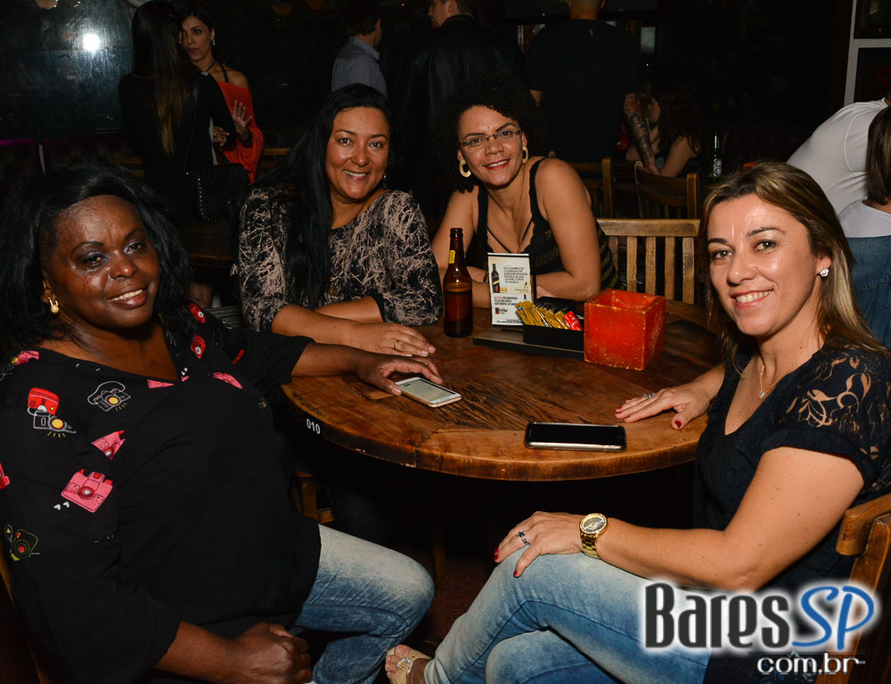 DJs Sandrinho, Zhenna e VJ Daniel Tutunic comandaram a Noite do Pirulito no Akbar Lounge e Disco DJs Sandrinho, Zhenna e VJ Daniel Tutunic comandaram a Noite do Pirulito no Akbar Lounge e Disco