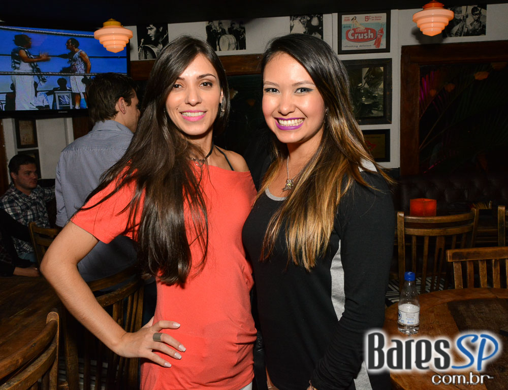 DJs Sandrinho, Zhenna e VJ Daniel Tutunic comandaram a Noite do Pirulito no Akbar Lounge e Disco DJs Sandrinho, Zhenna e VJ Daniel Tutunic comandaram a Noite do Pirulito no Akbar Lounge e Disco