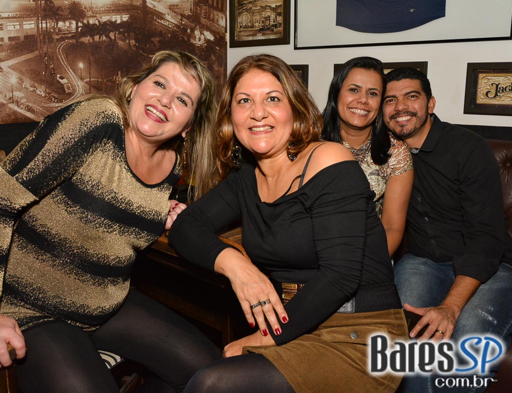 DJs Sandrinho, Zhenna e VJ Daniel Tutunic comandaram a Noite do Pirulito no Akbar Lounge e Disco DJs Sandrinho, Zhenna e VJ Daniel Tutunic comandaram a Noite do Pirulito no Akbar Lounge e Disco