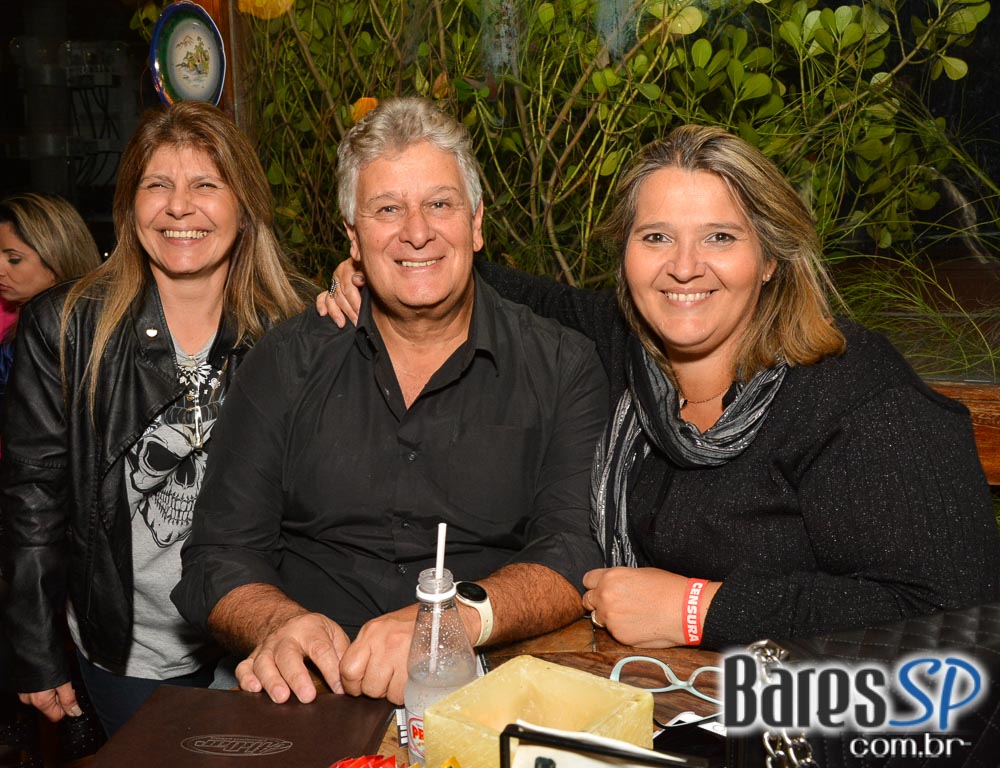 DJs Sandrinho, Zhenna e VJ Daniel Tutunic comandaram a Noite do Pirulito no Akbar Lounge e Disco DJs Sandrinho, Zhenna e VJ Daniel Tutunic comandaram a Noite do Pirulito no Akbar Lounge e Disco