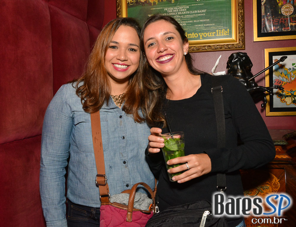 DJs Sandrinho, Zhenna e VJ Daniel Tutunic comandaram a Noite do Pirulito no Akbar Lounge e Disco DJs Sandrinho, Zhenna e VJ Daniel Tutunic comandaram a Noite do Pirulito no Akbar Lounge e Disco