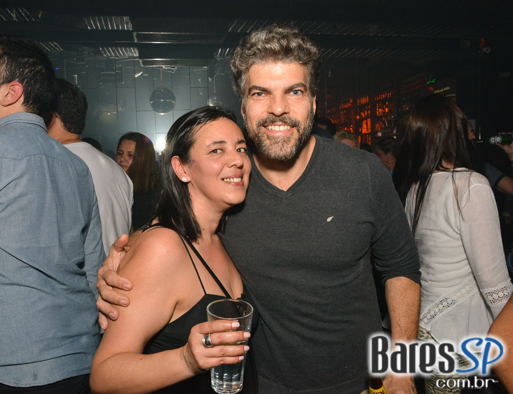 DJs Sandrinho, Zhenna e VJ Daniel Tutunic comandaram a Noite do Pirulito no Akbar Lounge e Disco DJs Sandrinho, Zhenna e VJ Daniel Tutunic comandaram a Noite do Pirulito no Akbar Lounge e Disco