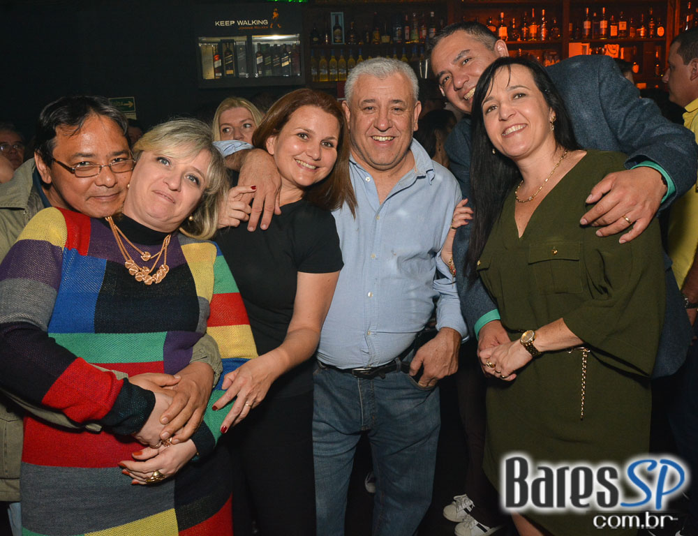 DJs Sandrinho, Zhenna e VJ Daniel Tutunic comandaram a Noite do Pirulito no Akbar Lounge e Disco DJs Sandrinho, Zhenna e VJ Daniel Tutunic comandaram a Noite do Pirulito no Akbar Lounge e Disco