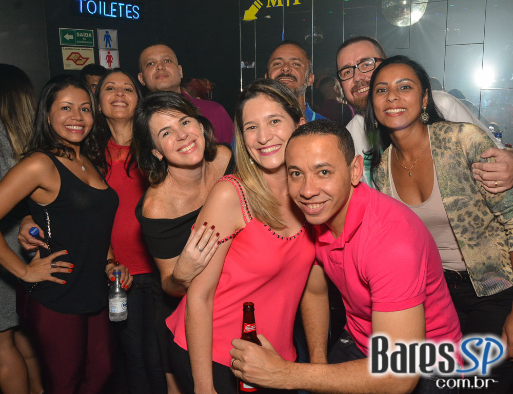 DJs Sandrinho, Zhenna e VJ Daniel Tutunic comandaram a Noite do Pirulito no Akbar Lounge e Disco DJs Sandrinho, Zhenna e VJ Daniel Tutunic comandaram a Noite do Pirulito no Akbar Lounge e Disco