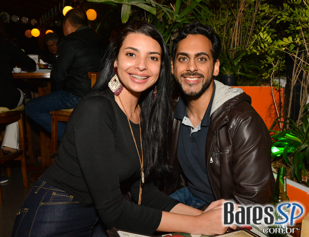 DJs Sandrinho, Zhenna e VJ Daniel Tutunic comandaram a Noite do Pirulito no Akbar Lounge e Disco DJs Sandrinho, Zhenna e VJ Daniel Tutunic comandaram a Noite do Pirulito no Akbar Lounge e Disco