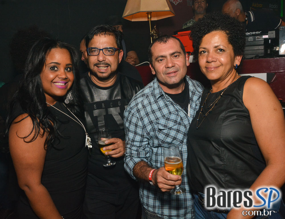 DJs Sandrinho, Zhenna e VJ Daniel Tutunic comandaram a Noite do Pirulito no Akbar Lounge e Disco DJs Sandrinho, Zhenna e VJ Daniel Tutunic comandaram a Noite do Pirulito no Akbar Lounge e Disco