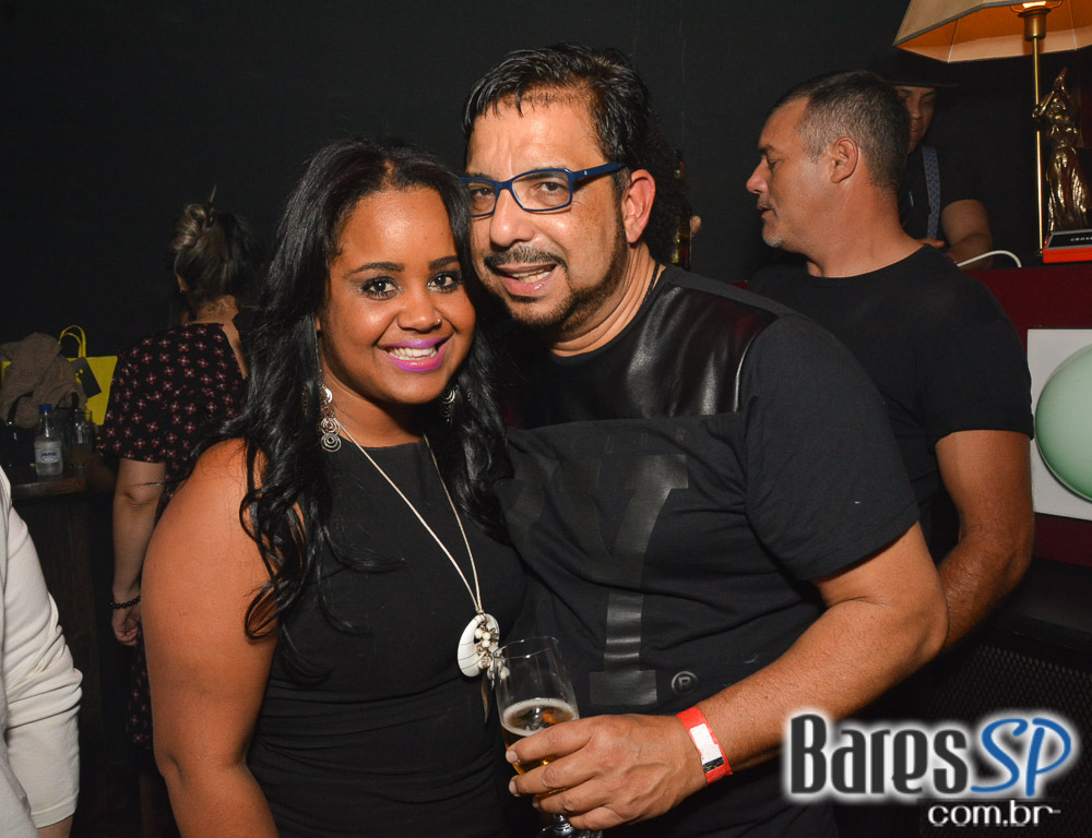 DJs Sandrinho, Zhenna e VJ Daniel Tutunic comandaram a Noite do Pirulito no Akbar Lounge e Disco DJs Sandrinho, Zhenna e VJ Daniel Tutunic comandaram a Noite do Pirulito no Akbar Lounge e Disco