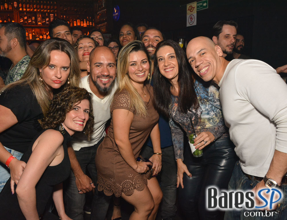 DJs Sandrinho, Zhenna e VJ Daniel Tutunic comandaram a Noite do Pirulito no Akbar Lounge e Disco DJs Sandrinho, Zhenna e VJ Daniel Tutunic comandaram a Noite do Pirulito no Akbar Lounge e Disco