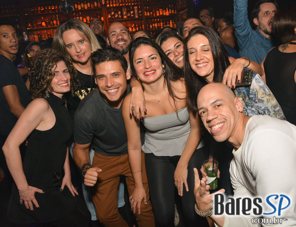 DJs Sandrinho, Zhenna e VJ Daniel Tutunic comandaram a Noite do Pirulito no Akbar Lounge e Disco DJs Sandrinho, Zhenna e VJ Daniel Tutunic comandaram a Noite do Pirulito no Akbar Lounge e Disco