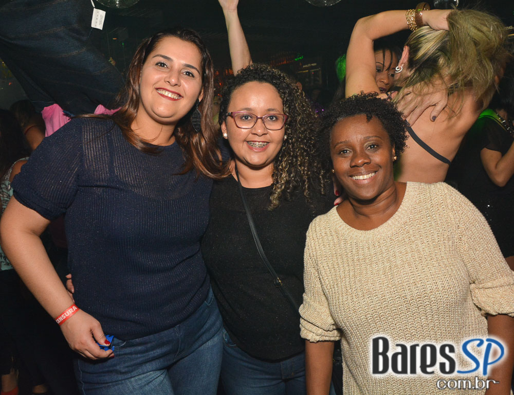 DJs Sandrinho, Zhenna e VJ Daniel Tutunic comandaram a Noite do Pirulito no Akbar Lounge e Disco DJs Sandrinho, Zhenna e VJ Daniel Tutunic comandaram a Noite do Pirulito no Akbar Lounge e Disco