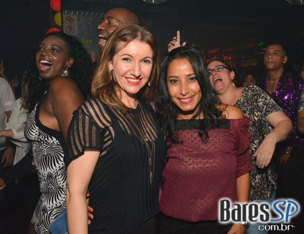 DJs Sandrinho, Zhenna e VJ Daniel Tutunic comandaram a Noite do Pirulito no Akbar Lounge e Disco DJs Sandrinho, Zhenna e VJ Daniel Tutunic comandaram a Noite do Pirulito no Akbar Lounge e Disco