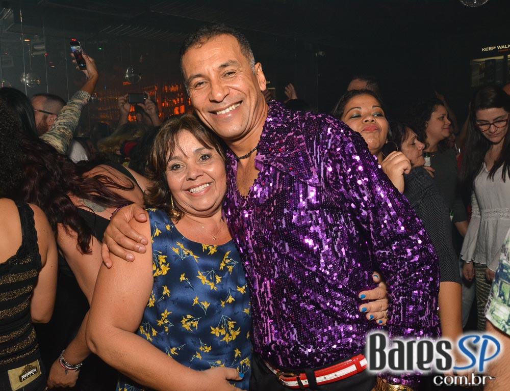 DJs Sandrinho, Zhenna e VJ Daniel Tutunic comandaram a Noite do Pirulito no Akbar Lounge e Disco DJs Sandrinho, Zhenna e VJ Daniel Tutunic comandaram a Noite do Pirulito no Akbar Lounge e Disco