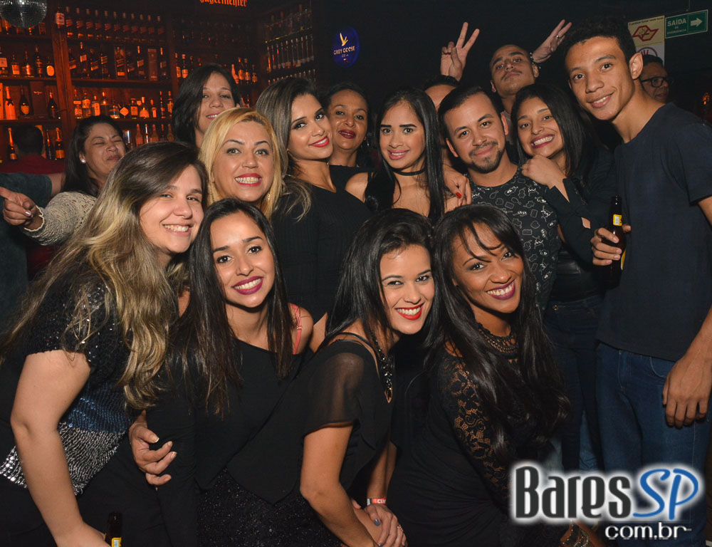 DJs Sandrinho, Zhenna e VJ Daniel Tutunic comandaram a Noite do Pirulito no Akbar Lounge e Disco DJs Sandrinho, Zhenna e VJ Daniel Tutunic comandaram a Noite do Pirulito no Akbar Lounge e Disco