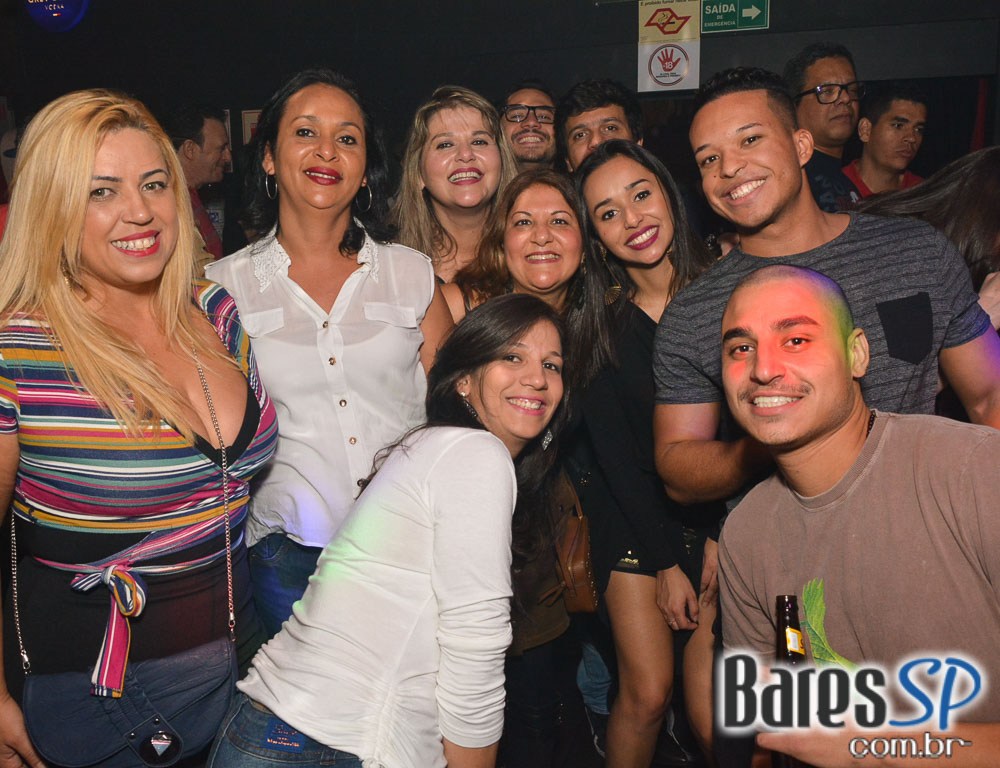 DJs Sandrinho, Zhenna e VJ Daniel Tutunic comandaram a Noite do Pirulito no Akbar Lounge e Disco DJs Sandrinho, Zhenna e VJ Daniel Tutunic comandaram a Noite do Pirulito no Akbar Lounge e Disco