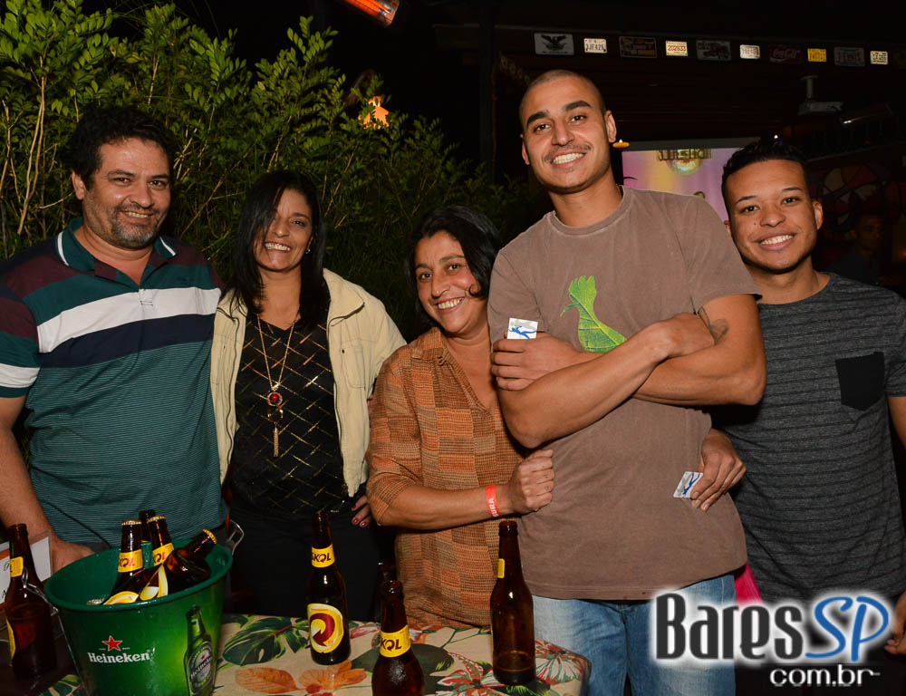 DJs Sandrinho, Zhenna e VJ Daniel Tutunic comandaram a Noite do Pirulito no Akbar Lounge e Disco DJs Sandrinho, Zhenna e VJ Daniel Tutunic comandaram a Noite do Pirulito no Akbar Lounge e Disco
