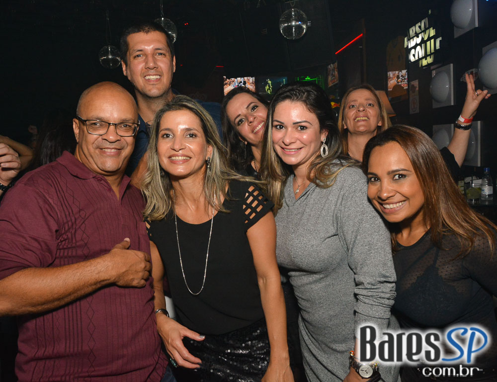 DJs Sandrinho, Zhenna e VJ Daniel Tutunic comandaram a Noite do Pirulito no Akbar Lounge e Disco DJs Sandrinho, Zhenna e VJ Daniel Tutunic comandaram a Noite do Pirulito no Akbar Lounge e Disco