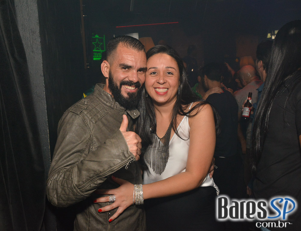 DJs Sandrinho, Zhenna e VJ Daniel Tutunic comandaram a Noite do Pirulito no Akbar Lounge e Disco DJs Sandrinho, Zhenna e VJ Daniel Tutunic comandaram a Noite do Pirulito no Akbar Lounge e Disco