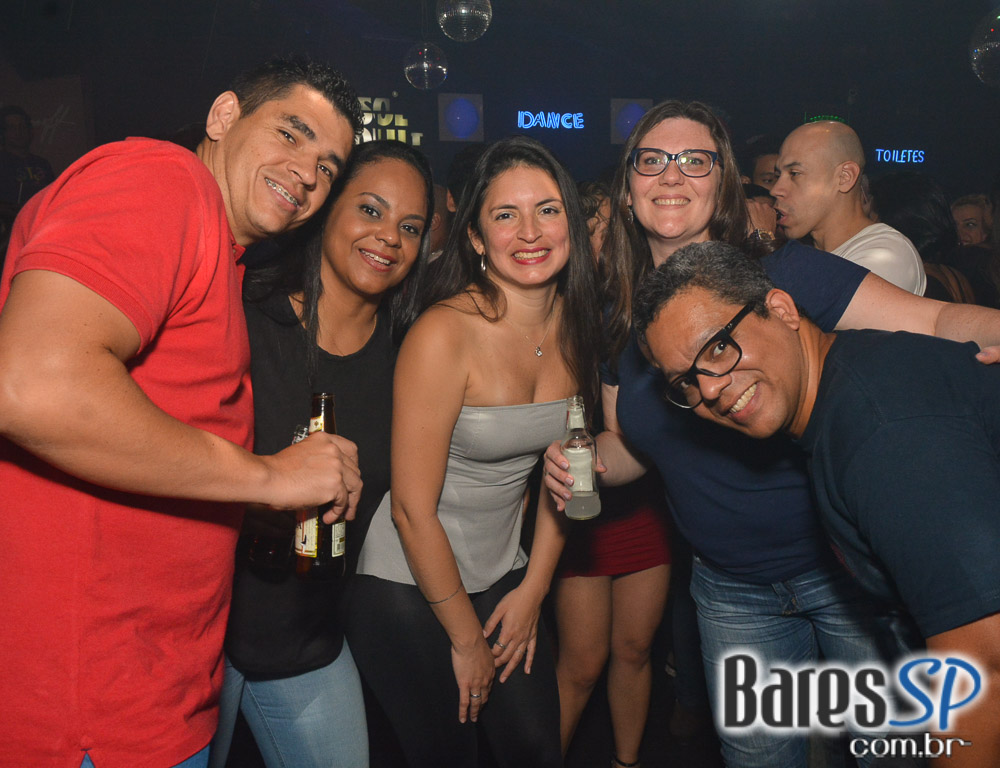 DJs Sandrinho, Zhenna e VJ Daniel Tutunic comandaram a Noite do Pirulito no Akbar Lounge e Disco DJs Sandrinho, Zhenna e VJ Daniel Tutunic comandaram a Noite do Pirulito no Akbar Lounge e Disco