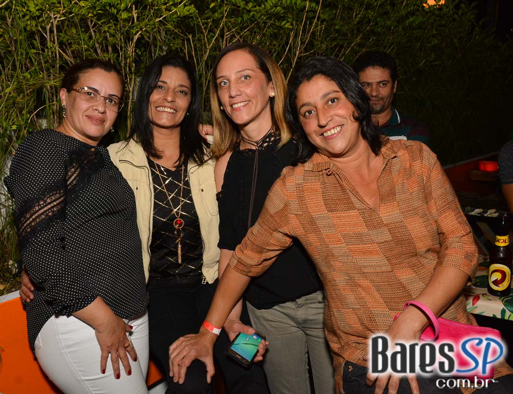 DJs Sandrinho, Zhenna e VJ Daniel Tutunic comandaram a Noite do Pirulito no Akbar Lounge e Disco DJs Sandrinho, Zhenna e VJ Daniel Tutunic comandaram a Noite do Pirulito no Akbar Lounge e Disco