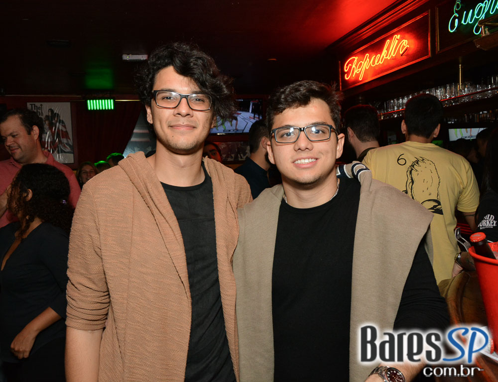 William Kim e Banda Vih animaram a noite com pop rock no Republic Pub William Kim e Banda Vih animaram a noite com pop rock no Republic Pub