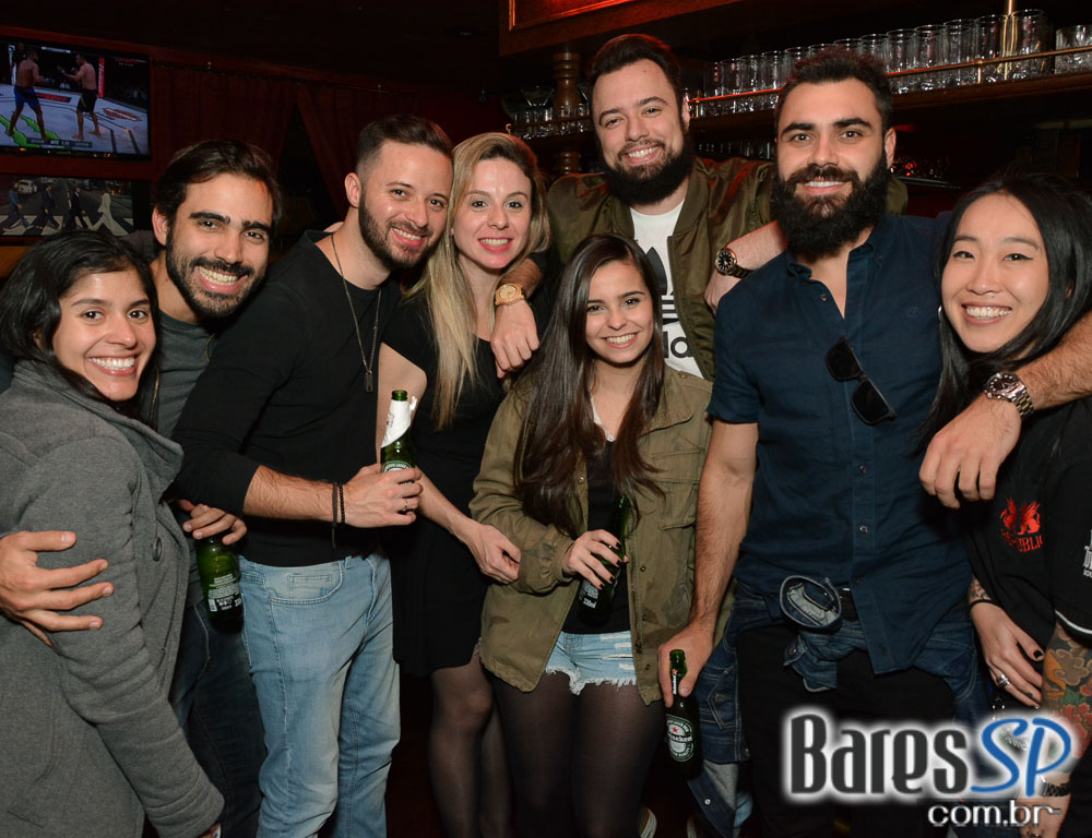 William Kim e Banda Vih animaram a noite com pop rock no Republic Pub William Kim e Banda Vih animaram a noite com pop rock no Republic Pub