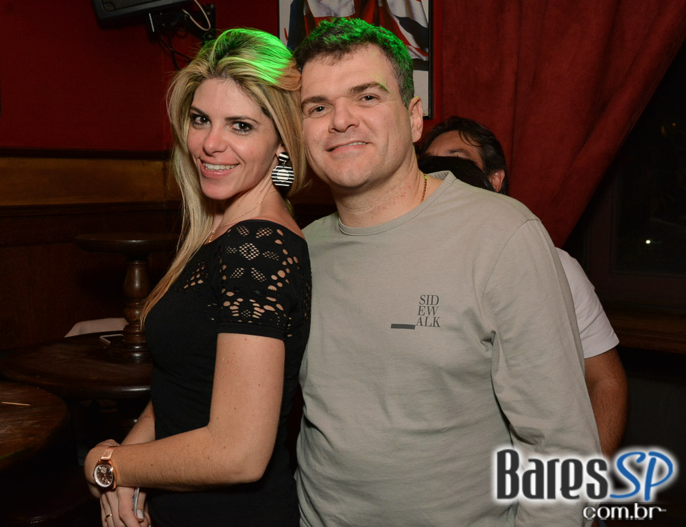 William Kim e Banda Vih animaram a noite com pop rock no Republic Pub William Kim e Banda Vih animaram a noite com pop rock no Republic Pub