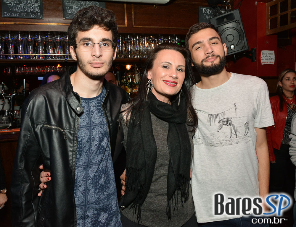 William Kim e Banda Vih animaram a noite com pop rock no Republic Pub William Kim e Banda Vih animaram a noite com pop rock no Republic Pub