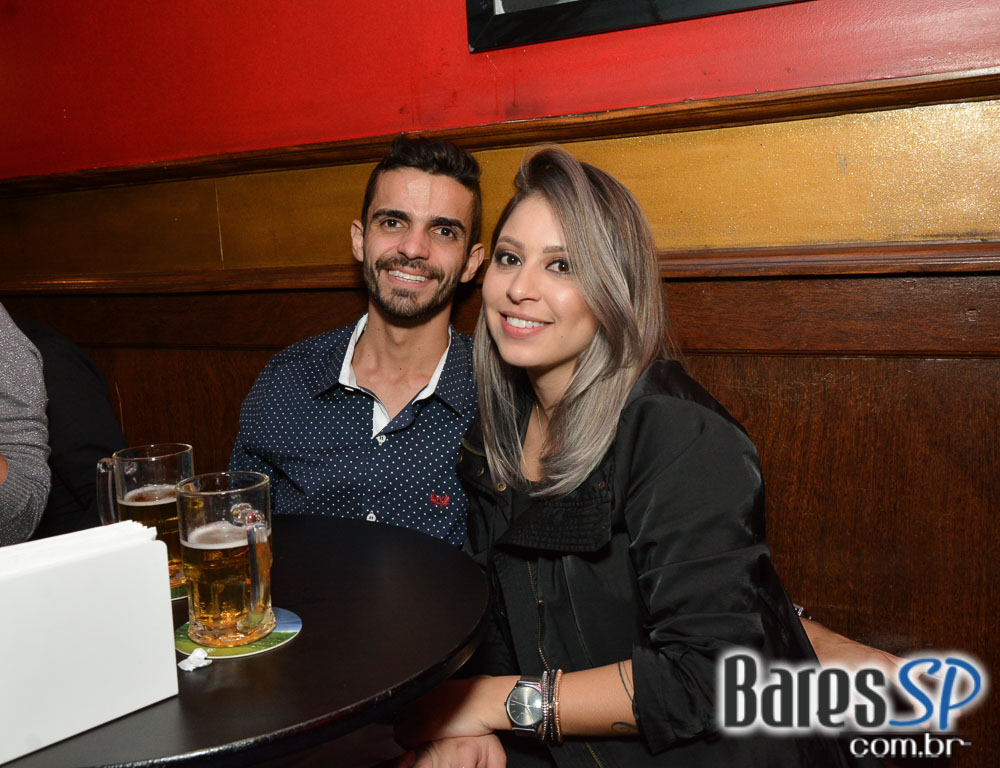 William Kim e Banda Vih animaram a noite com pop rock no Republic Pub William Kim e Banda Vih animaram a noite com pop rock no Republic Pub